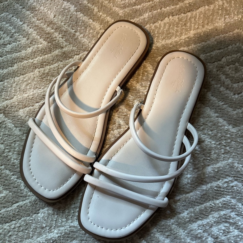 Universal Threads Sandals